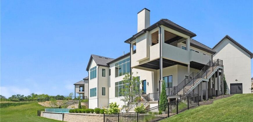 7390 N National Drive, Parkville, MO 64152