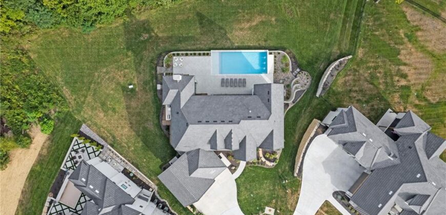 7390 N National Drive, Parkville, MO 64152