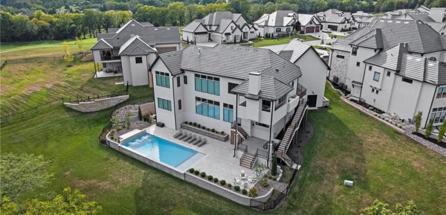 7390 N National Drive, Parkville, MO 64152