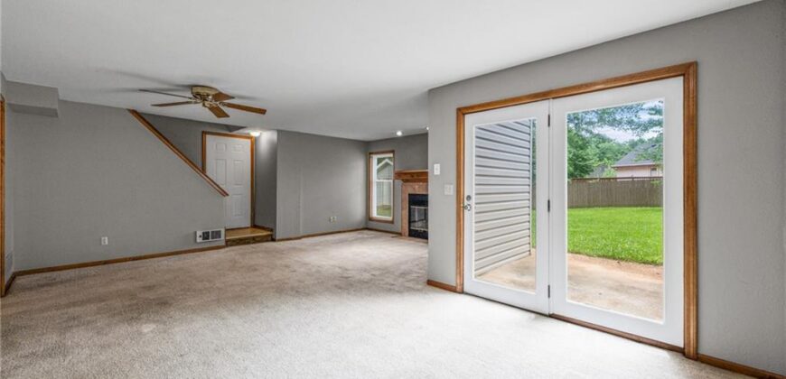6215 NW 65th Street, Kansas City, MO 64151