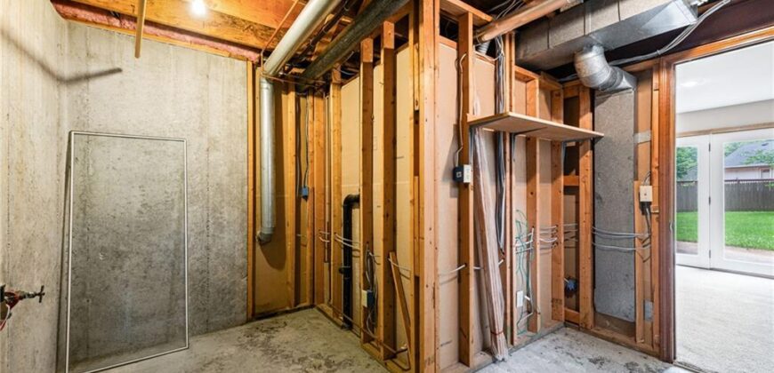6215 NW 65th Street, Kansas City, MO 64151