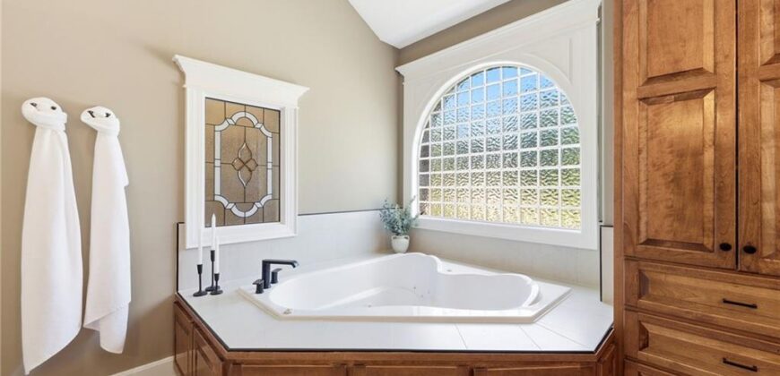 15614 Quail Ridge Drive, Smithville, MO 64089