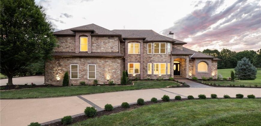 15614 Quail Ridge Drive, Smithville, MO 64089