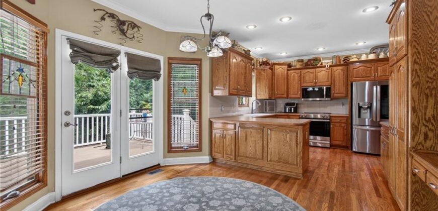 10402 NW River Hills Drive, Parkville, MO 64152