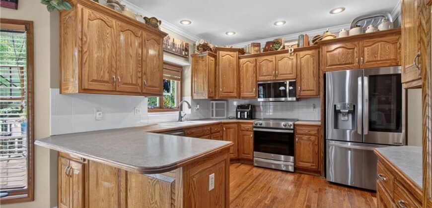 10402 NW River Hills Drive, Parkville, MO 64152