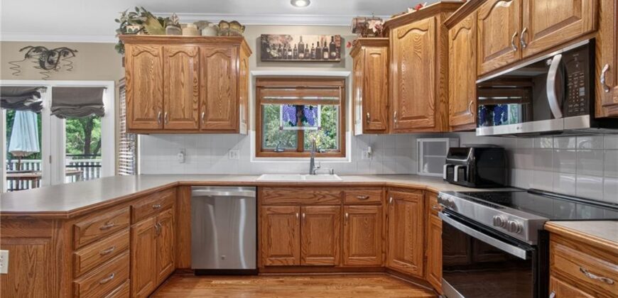 10402 NW River Hills Drive, Parkville, MO 64152