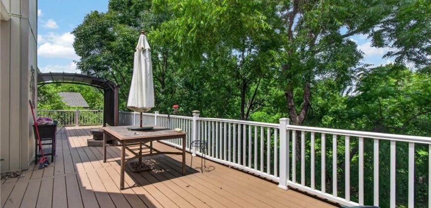 10402 NW River Hills Drive, Parkville, MO 64152