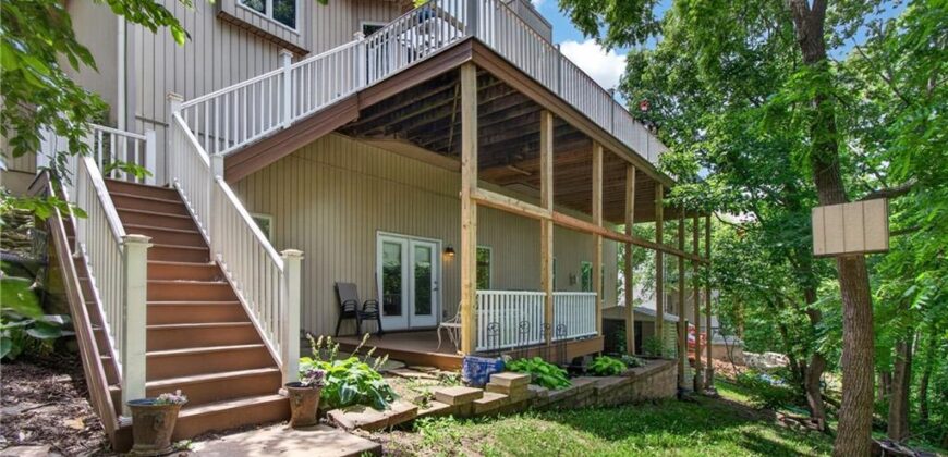 10402 NW River Hills Drive, Parkville, MO 64152
