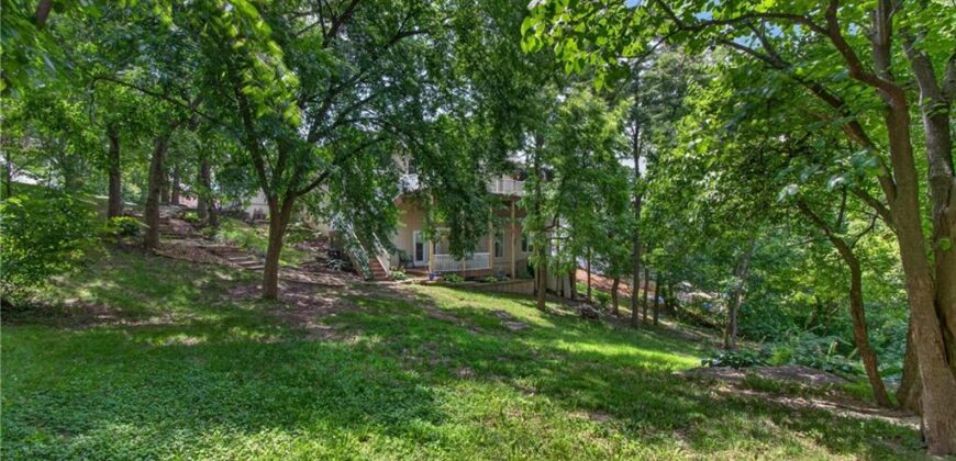 10402 NW River Hills Drive, Parkville, MO 64152