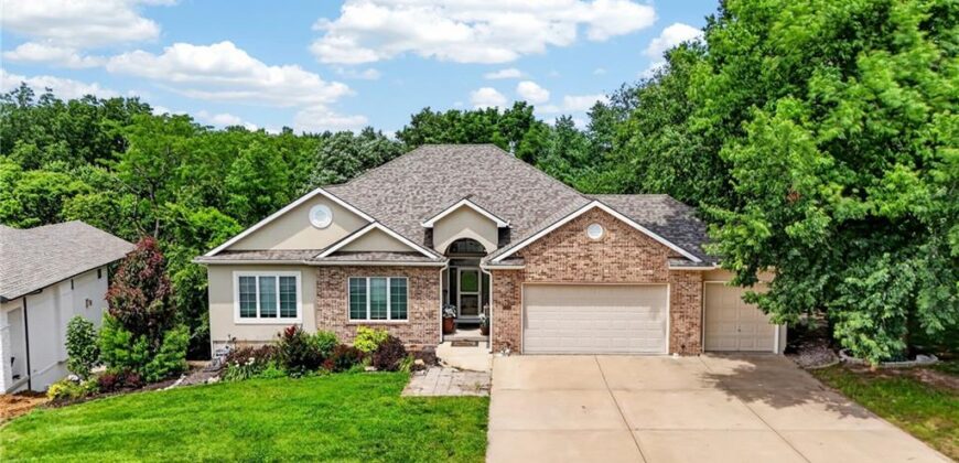 10402 NW River Hills Drive, Parkville, MO 64152