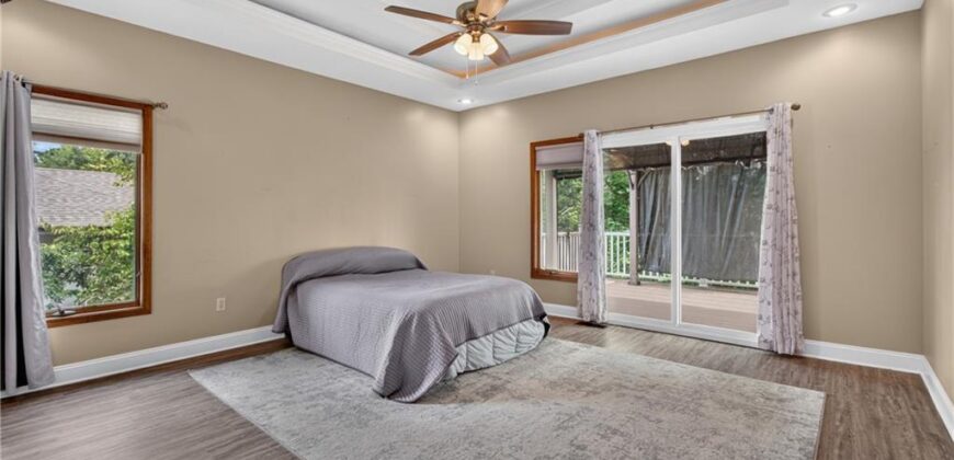 10402 NW River Hills Drive, Parkville, MO 64152
