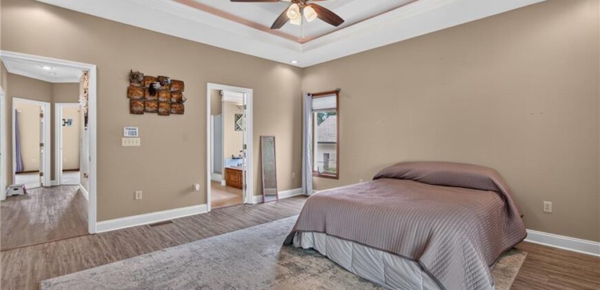 10402 NW River Hills Drive, Parkville, MO 64152