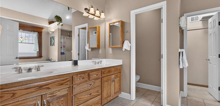 10402 NW River Hills Drive, Parkville, MO 64152