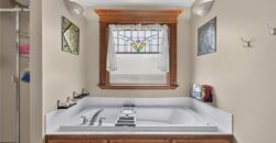 10402 NW River Hills Drive, Parkville, MO 64152