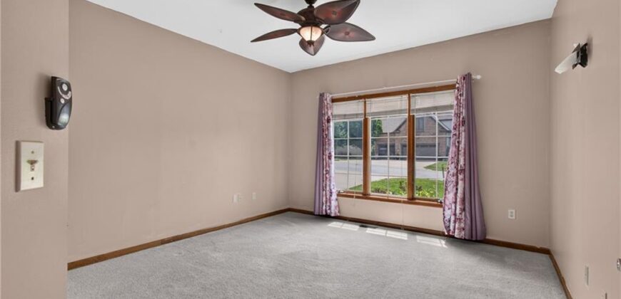 10402 NW River Hills Drive, Parkville, MO 64152