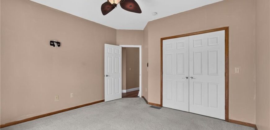 10402 NW River Hills Drive, Parkville, MO 64152