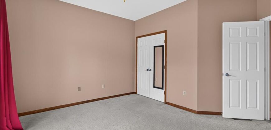 10402 NW River Hills Drive, Parkville, MO 64152