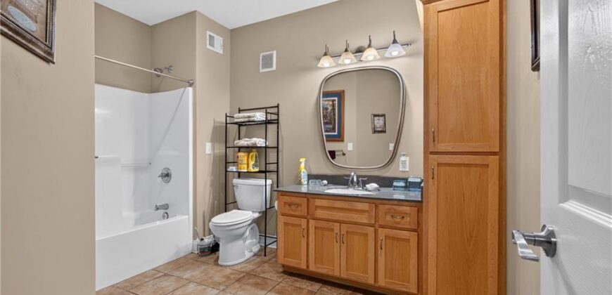 10402 NW River Hills Drive, Parkville, MO 64152