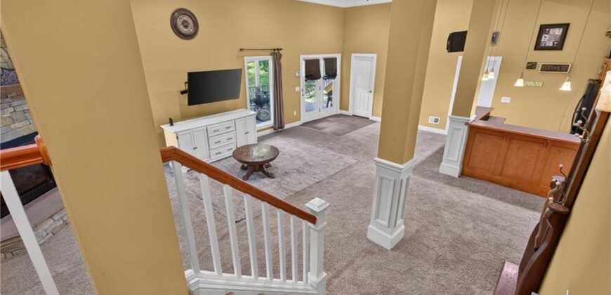 10402 NW River Hills Drive, Parkville, MO 64152
