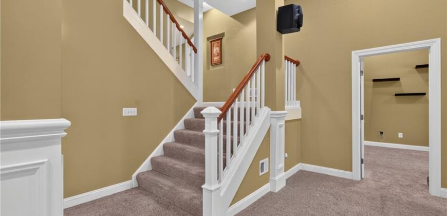 10402 NW River Hills Drive, Parkville, MO 64152