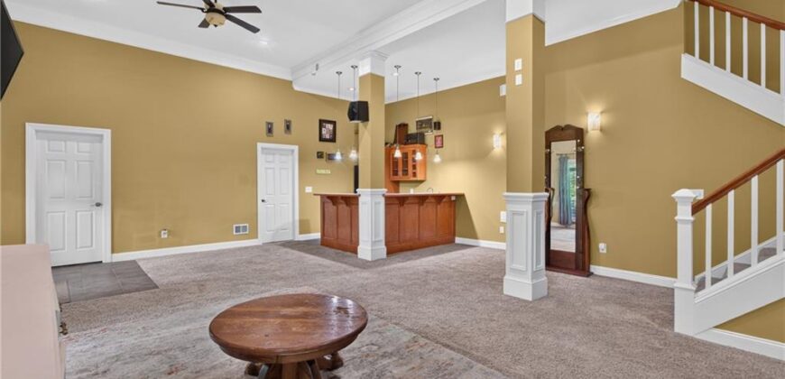 10402 NW River Hills Drive, Parkville, MO 64152