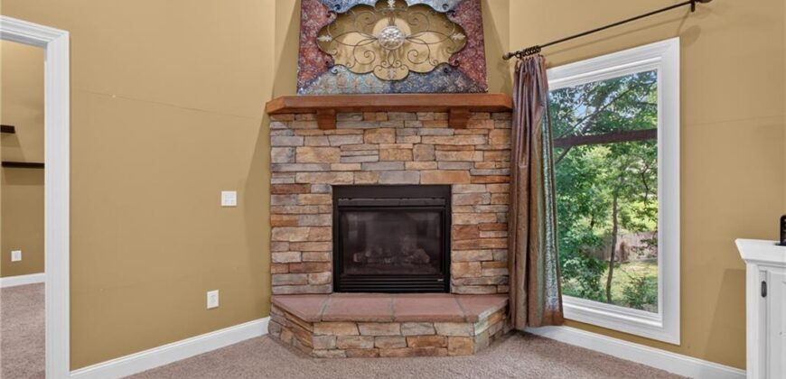 10402 NW River Hills Drive, Parkville, MO 64152