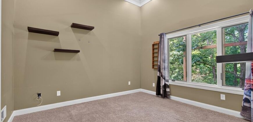 10402 NW River Hills Drive, Parkville, MO 64152