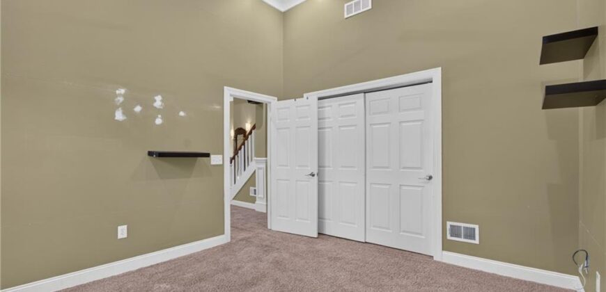 10402 NW River Hills Drive, Parkville, MO 64152