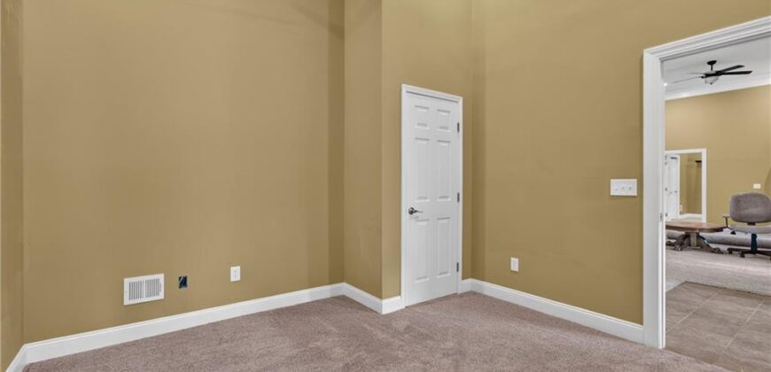 10402 NW River Hills Drive, Parkville, MO 64152