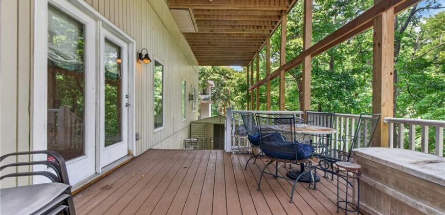 10402 NW River Hills Drive, Parkville, MO 64152
