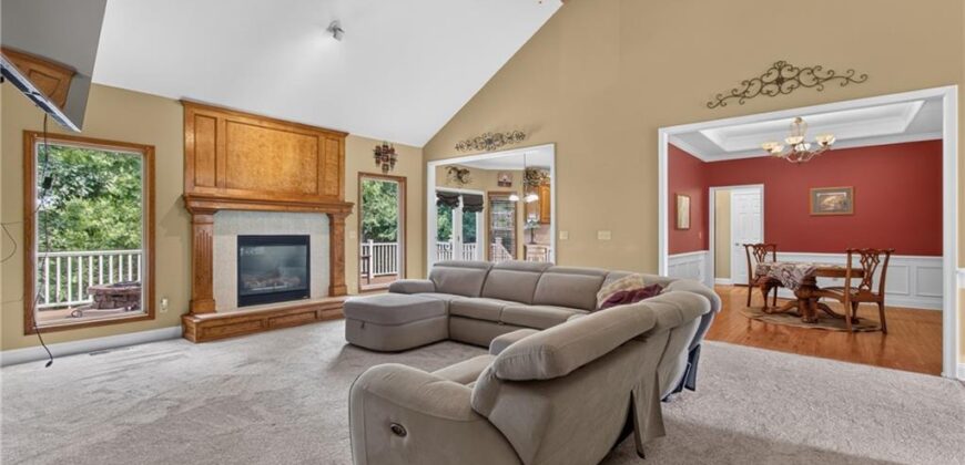 10402 NW River Hills Drive, Parkville, MO 64152