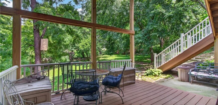 10402 NW River Hills Drive, Parkville, MO 64152