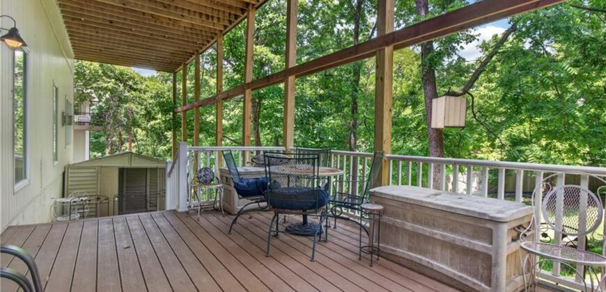 10402 NW River Hills Drive, Parkville, MO 64152
