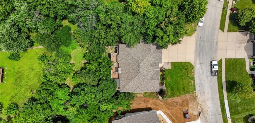 10402 NW River Hills Drive, Parkville, MO 64152