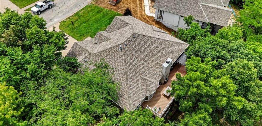 10402 NW River Hills Drive, Parkville, MO 64152