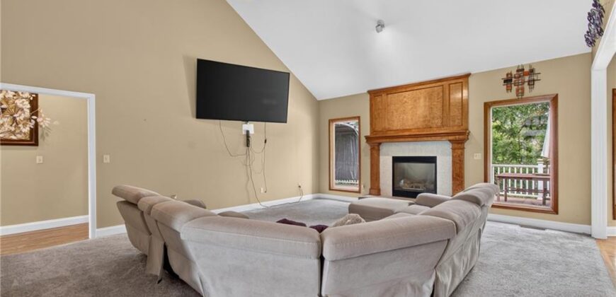 10402 NW River Hills Drive, Parkville, MO 64152