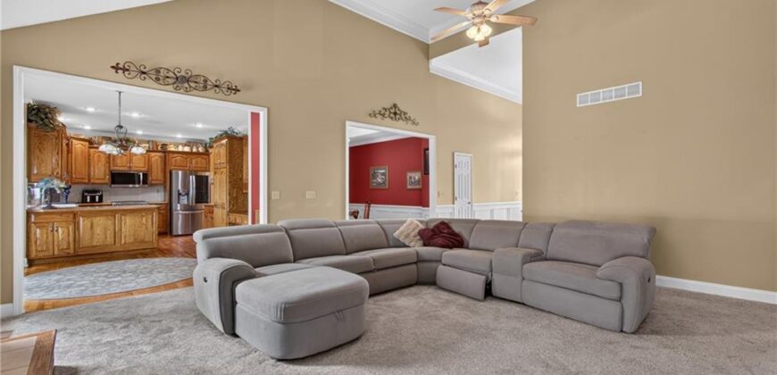 10402 NW River Hills Drive, Parkville, MO 64152