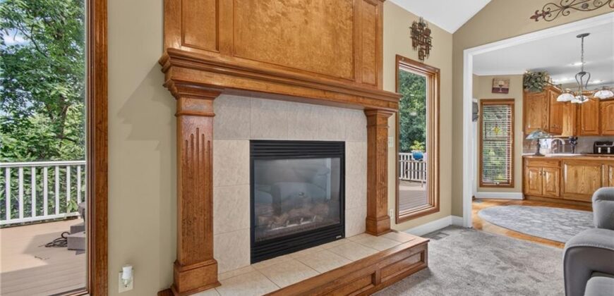 10402 NW River Hills Drive, Parkville, MO 64152