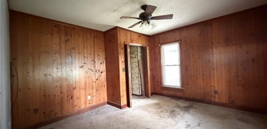 411 E 2nd Street, Dearborn, MO 64439