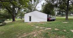 411 E 2nd Street, Dearborn, MO 64439