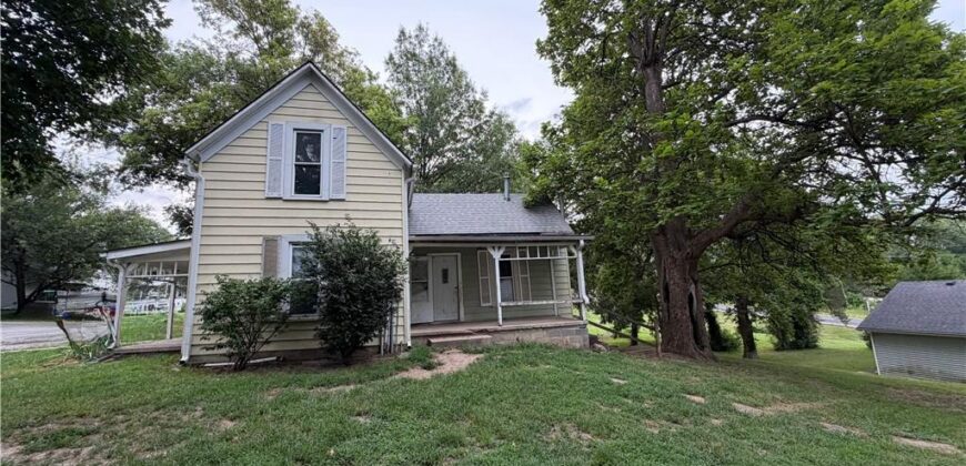 411 E 2nd Street, Dearborn, MO 64439
