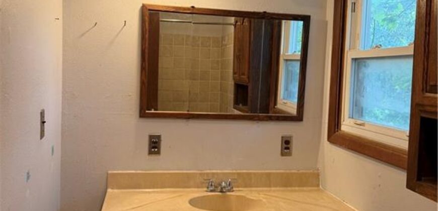 411 E 2nd Street, Dearborn, MO 64439