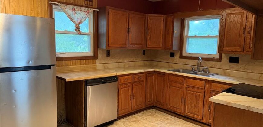 411 E 2nd Street, Dearborn, MO 64439