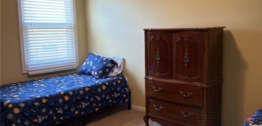 1619 NE 100 Court, Kansas City, MO 64155