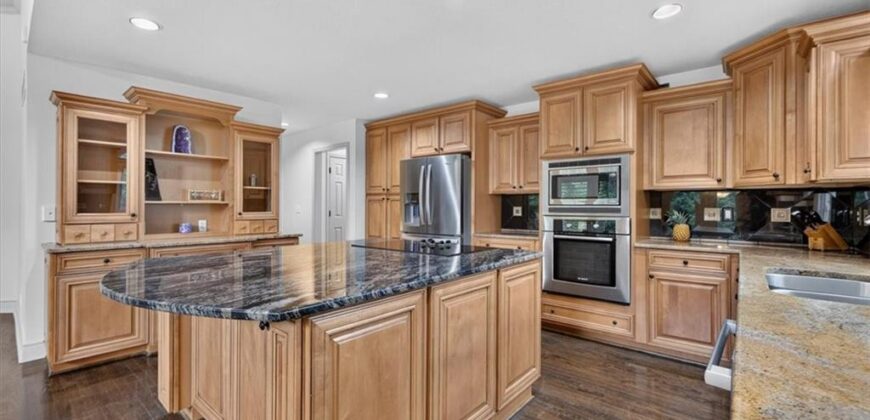 5502 Spinnaker Pointe N/A, Parkville, MO 64152