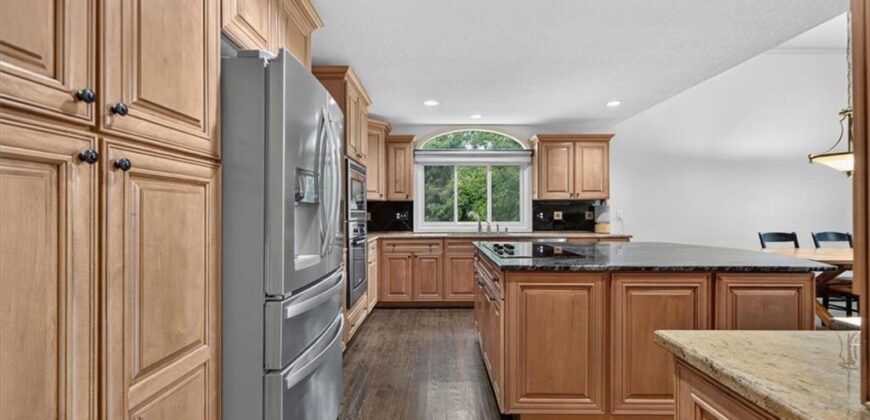 5502 Spinnaker Pointe N/A, Parkville, MO 64152