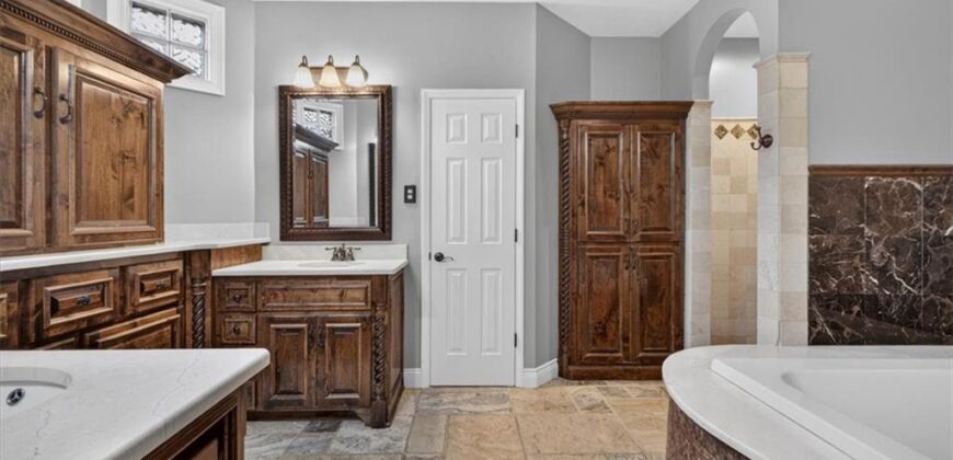 5502 Spinnaker Pointe N/A, Parkville, MO 64152