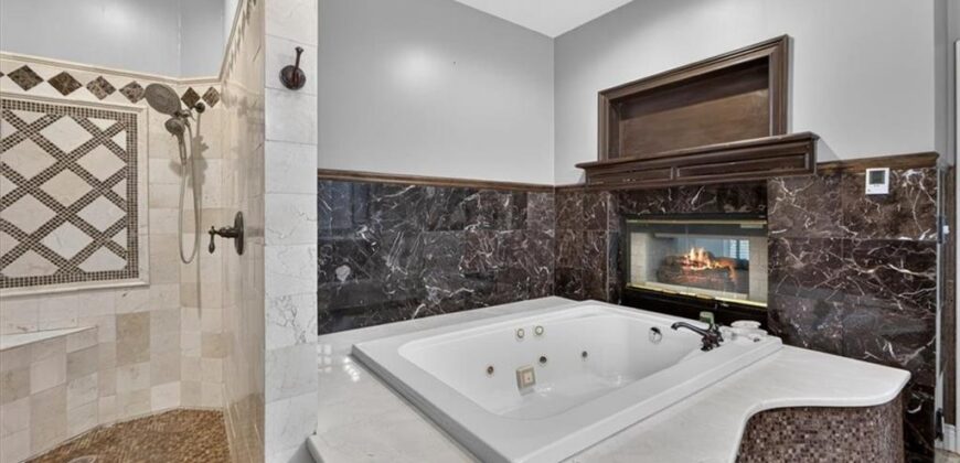 5502 Spinnaker Pointe N/A, Parkville, MO 64152