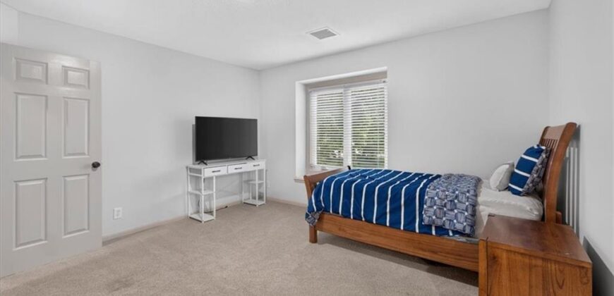 5502 Spinnaker Pointe N/A, Parkville, MO 64152