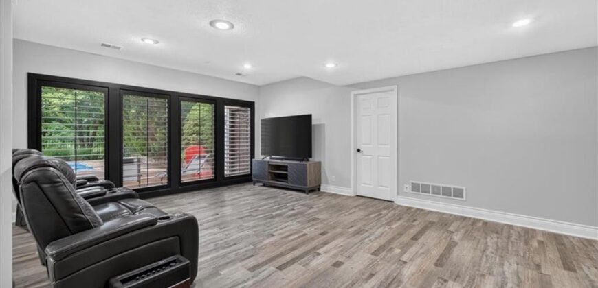 5502 Spinnaker Pointe N/A, Parkville, MO 64152